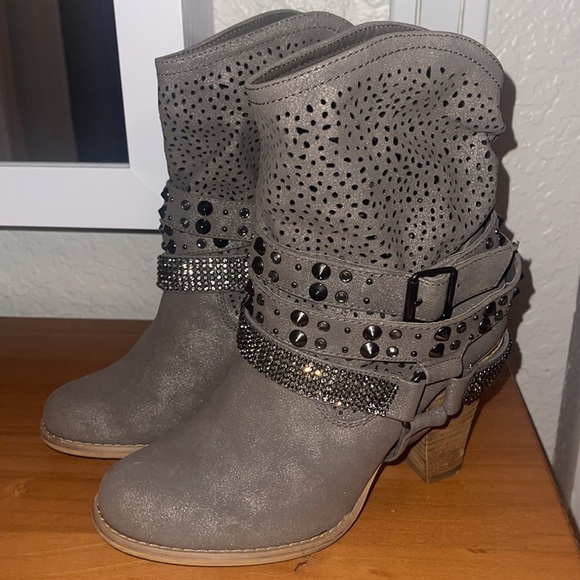 Booties - Picture 3 of 6